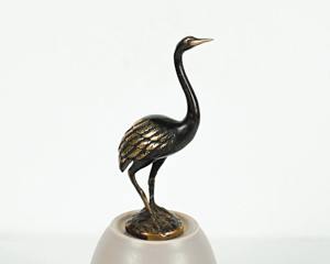 Figurine décorative en métal noir en forme de cygne, objet de table, parfait accent d'intérieur moderne, pour table d'appoint, salon et chambre à coucher. - Product Image 1