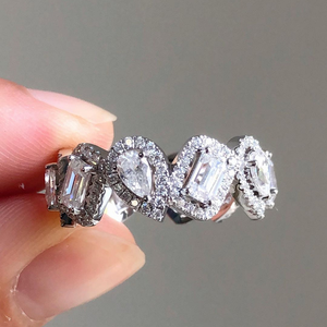 Bague de fiançailles en moissanite VVS de qualité supérieure, taille radiant, monture en argent, sertissage en canal – Bijou raffiné et élégant pour demande en mariage - Product Image 5