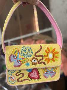 Sac à bandoulière élégant fait main avec broderie florale pour femmes, idéal pour la mode quotidienne et les sorties shopping, travail de couture par SHAAD HANDICRAFT - Product Image 6