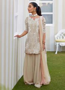 Robes Salwar en soie traditionnelles pour femmes - Tenues de fête et de mariage - Product Image 6