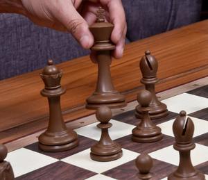 ชุดหมากรุกขายส่งรุ่น Blitz Series 3.8 ขนาดคิง ทำจากไม้จันทน์และพลาสติกสีน้ำตาลช็อกโกแลต ราคาดีที่สุด - Product Image 1