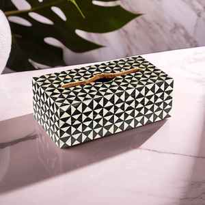 Boîte à mouchoirs en résine faite à la main, décorative moderne et durable, pour la maison, le bureau ou la table, par madiha art - Product Image 1