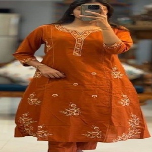 Colección de Kurti-Pantalón-Dupatta de Algodón Pesado con Estampado y Bordado de Calidad de Exportación India, Moda Femenina, Compra en Línea en India - Product Image 1