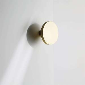 Pomo Moderno para Muebles de Latón Sólido en Forma de Disco, Acabado Dorado Cepillado, Pomo Minimalista para Cajones de Cocina, Armarios y Muebles - Product Image 4