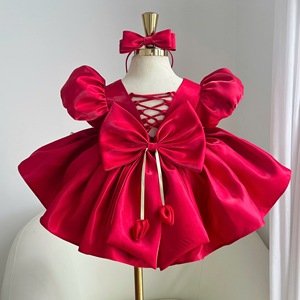 Vestido de Princesa de Satén para Niñas con Detalles de Flores de Tulipán, Mangas Abullonadas y Falda Amplia, Elegante Ropa de Fiesta para Venta al por Mayor en Boutiques OEM - Product Image 5