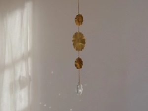 Attrape-soleil en métal et cristal en forme de fleur pour capturer la lumière du soleil, décoration de maison et de jardin, objet suspendu pour fenêtre, cadeau en provenance d'Inde - Product Image 2