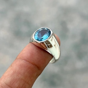 Bague pour homme en argent sterling 925 avec pierre précieuse topaze bleue naturelle, bague statement en pierre bleue faite à la main, bijoux en gros - Product Image 5