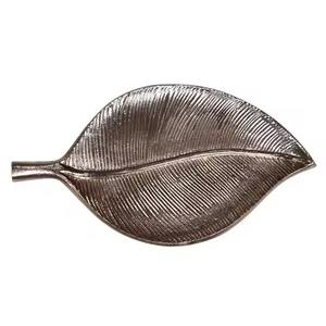 Bandeja Decorativa de Metal para Servir Chocolates, Dulces y Bocadillos, Decoración para el Hogar y Hoteles - Product Image 1