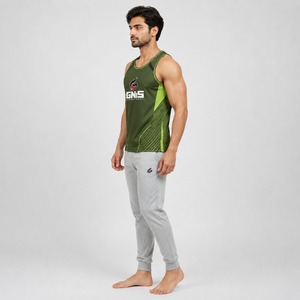 Camiseta sin mangas moderna para hombre, hecha con tela premium que ofrece movimiento flexible y calidad confiable para cada temporada. Camiseta sin mangas para hombre. - Product Image 3