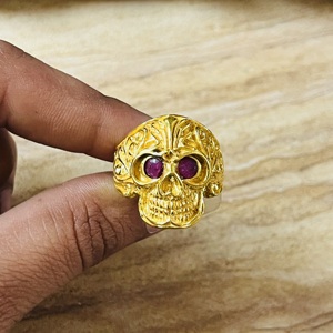 Anillo Gótico de Calavera 2026, Última Colección, con Granate, Latón, Baño de Oro de 18k, Textura Filigrana, Estilo Punk, Anillo de Calavera para Motociclistas, Venta al por Mayor - Product Image 6