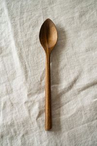 Juego de Cucharas para Servir Ensaladas de Madera Rústica Hechas a Mano, Utensilios de Madera Natural Ecológicos para Uso en la Cocina, Material de Madera Natural - Product Image 5