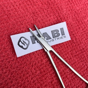 คีมผ่าตัดสแตนเลสคุณภาพสูง บริการ OEM ผลิตด้วยมือ รุ่น HABI.SF.513 ด้ามจับตามหลักสรีรศาสตร์ - Product Image 1