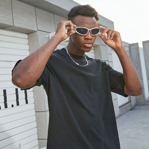 เสื้อยืดคอตตอนทรงโอเวอร์ไซส์คุณภาพสูง แบบเรียบ สีพื้น พิมพ์ลายโลโก้ด้านหน้า ระบายอากาศได้ดี สไตล์สตรีทแวร์สำหรับผู้ชาย สามารถสั่งทำได้ - Product Image 2