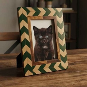 Cadre photo décoratif en bois et résine de qualité supérieure pour la décoration de la maison, du bureau, de la chambre et du salon, en vente - Product Image 2