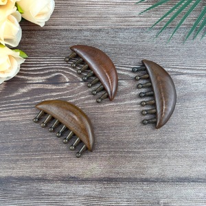 Masseur facial Gua Sha en bois rustique écologique avec artisanat en bois d'acacia massif pour la relaxation musculaire - Cadeau du Nouvel An - Product Image 4