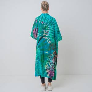 Vêtements de plage personnalisés Bohème blanc impression florale numérique pour femmes été Robe Kimono enveloppante à manches longues en dentelle avec pompon - Product Image 2