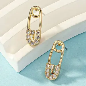 Boucles d'oreilles clous tendance en argent sterling 925, design épingle de sûreté, avec zircon incrusté, style trombone, pour anniversaire, fête, fiançailles, unisexe - Product Image 4