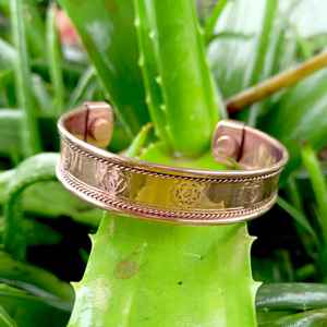 Bracelet Magnétique Élégant Unisexe Fait Main en Cuivre, Laiton et Bronze avec 6 Aimants Thérapeutiques pour le Rhumatisme – Bracelets Énergétiques Tendance - Product Image 2