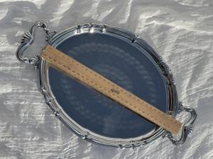 Bandeja de Servir Ovalada de Metal Estilo Vintage con Asa de Diseño, Ideal para Catering, Fiestas, Exhibición Elegante y Uso Diario en el Hogar - Product Image 3