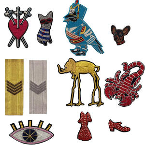 Broche brodée en forme de lingot d'or, badge décoratif fait main, patch en tissu personnalisé, accessoire à coudre pour vestes, vêtements et sacs pour femmes - Product Image 5