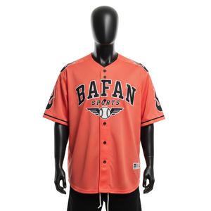 Camiseta 100% algodón para hombre, corte holgado, estampada, estilo jersey de béisbol, color naranja, con botones, paneles negros, logotipo bordado en sarga. - Product Image 1