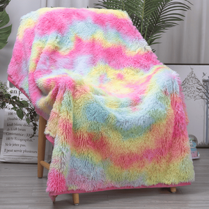 Coperta in Finta Pelliccia Arcobaleno Super Morbida 51"x63", Spessa e Lavorata a Maglia, per Arredamento Invernale - Pelliccia Lunga e Soffice, Solo Ritiro in Negozio - Product Image 5