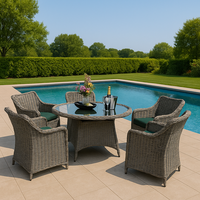 Ensemble de salle à manger d'extérieur moderne de luxe, 4 chaises en rotin imperméables, cadre en aluminium, coussins moelleux, table pliable élégante, pour hôtel et entrepôt