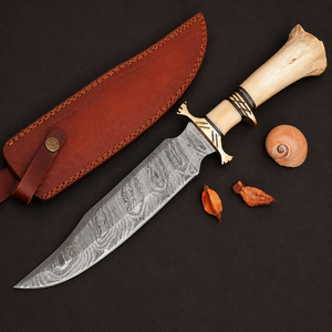Cuchillo de Caza Artesanal de Damasco con Mango de Hueso y Funda de Cuero para Camping, Caza y Uso al Aire Libre - Product Image 1