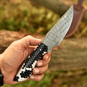 Cuchillo de caza de hoja fija de acero de Damasco hecho a mano con punta caída, mango de nido de abeja, funda de cuero, supervivencia, grado industrial OEM - Product Image 2