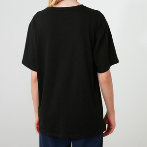 Fabrication OEM de t-shirts pour femmes de haute qualité, design vintage personnalisé avec logo, doux, respirant, écologique, pour l'été - Product Image 6