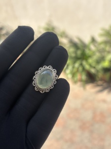 Anillo de Plata de Ley 925 con Prehnita Ovalada, Hecho a Mano, para Mujer, Ideal para Aniversarios y Fiestas - Product Image 4