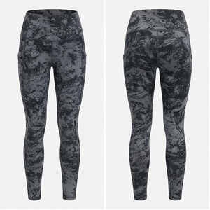 Leggings de yoga à taille haute et longueur intégrale avec imprimé camouflage, poches, extensibles dans quatre sens, en spandex et polyester, vêtements de sport pour femmes - Product Image 1