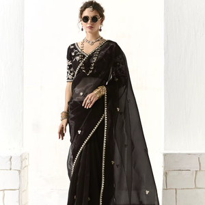 คอลเลคชั่นล่าสุด ชุดแต่งงานอินเดีย ผ้าไหมดีไซเนอร์ งานปักลายสุดประณีต ชุดส่าหรี ชุดพื้นเมือง - Product Image 1