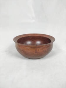 ชามสลัดไม้มะม่วงพร้อมช้อนและส้อม ทำด้วยมือ พิมพ์ลายปลาเคลือบเงา - Product Image 1