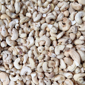 Nueces de Anacardo Crudas Comestibles de Primera Calidad, Empaquetado OEM/ODM, Origen Vietnam, Marca SANTIGO, Calidad de Exportación SK - Product Image 1