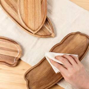 Bandeja de servir contemporánea de madera de acacia para el desayuno en la cama con elegante artesanía. - Product Image 1