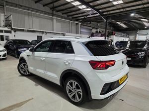 ข้อเสนอสุดคุ้ม ปี 2022 T-R0C 1.5 TSI R-LINE แฮทช์แบ็ก - Product Image 3