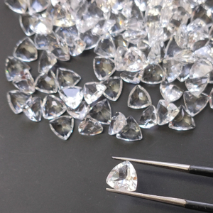 Topacio Blanco Natural de 7MM con Corte Trillón, Gema Suelta de la Mejor Calidad para la Fabricación de Joyas - Product Image 1