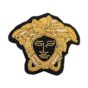 Insignias Bordadas a Mano Personalizables con Diseño de Cara de Medusa, Tamaño 5 x 5 cm, Hechas a Mano por un Proveedor de Origen de la India con la Mejor Calificación - Product Image 1