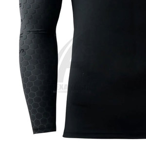 Último Diseño de Camiseta Deportiva Rash Guard para Hombre, Camiseta Rash Guard de Precio Económico y Alta Venta con Logotipo Personalizado, Hecha en Pakistán - Product Image 4