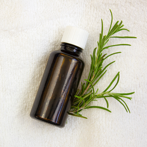 Fournisseur fiable d'huile essentielle de romarin pour la vente en gros B2B, les industries cosmétiques, de soins personnels, de soins capillaires, de parfums et de beauté - Product Image 5