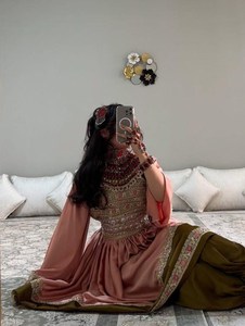 Nouvelle Arrivée Robes de Mariage Afghanes Kuchi Modernes Noires à Coupe Trapèze Longueur Genou Broderie Tribale Multicolore Faite à la Main en Dentelle - Product Image 4