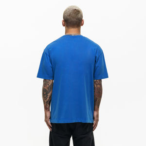 Camiseta de manga corta oversize para hombre, estilo urbano, con efecto batik lavado y color liso, de hombro caído y media manga. - Product Image 4