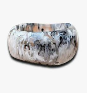 Brazalete de Resina Colorido de Primera Calidad para Mujer, Marca Shan India, Acabado Liso, Agradable al Tacto, Accesorio Moderno para Fiestas y Eventos Casuales - Product Image 6