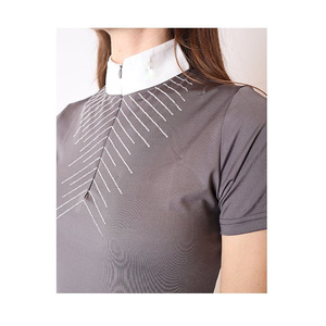 Chemise de compétition équestre de haute qualité, extensible dans 4 directions, en tissu technique doux au toucher, idéale pour la compétition et les spectacles. - Product Image 6
