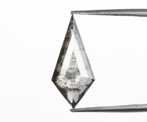 OM GEMS Diamante de laboratorio cultivado con corte cometa único, 15.7 x 7.5 mm, color fantasía, perforado con láser, suelto, personalizado, tipo sal y pimienta, venta al por mayor - Product Image 2