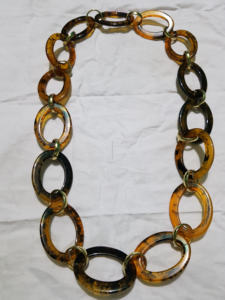 Collar de cuentas de resina artesanal de lujo personalizado, de la mejor calidad, pulido, hermoso, de resina angular, para mujer, en oferta. - Product Image 3