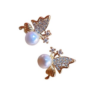 Boucles d'oreilles en perles d'eau douce naturelles en gros avec papillon en or Bijoux naturels de Zhuji - Product Image 5