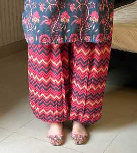 Ensemble de 2 pièces en tissu lawn imprimé, collection été pour femmes, vêtements indiens et pakistanais, tissu lawn doux et respirant, vêtements décontractés - Product Image 3