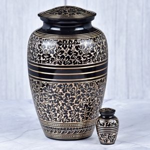 Urna funeraria de latón floral negra y dorada para adultos con superficie brillante para cenizas humanas, urna conmemorativa y de entierro. - Product Image 1